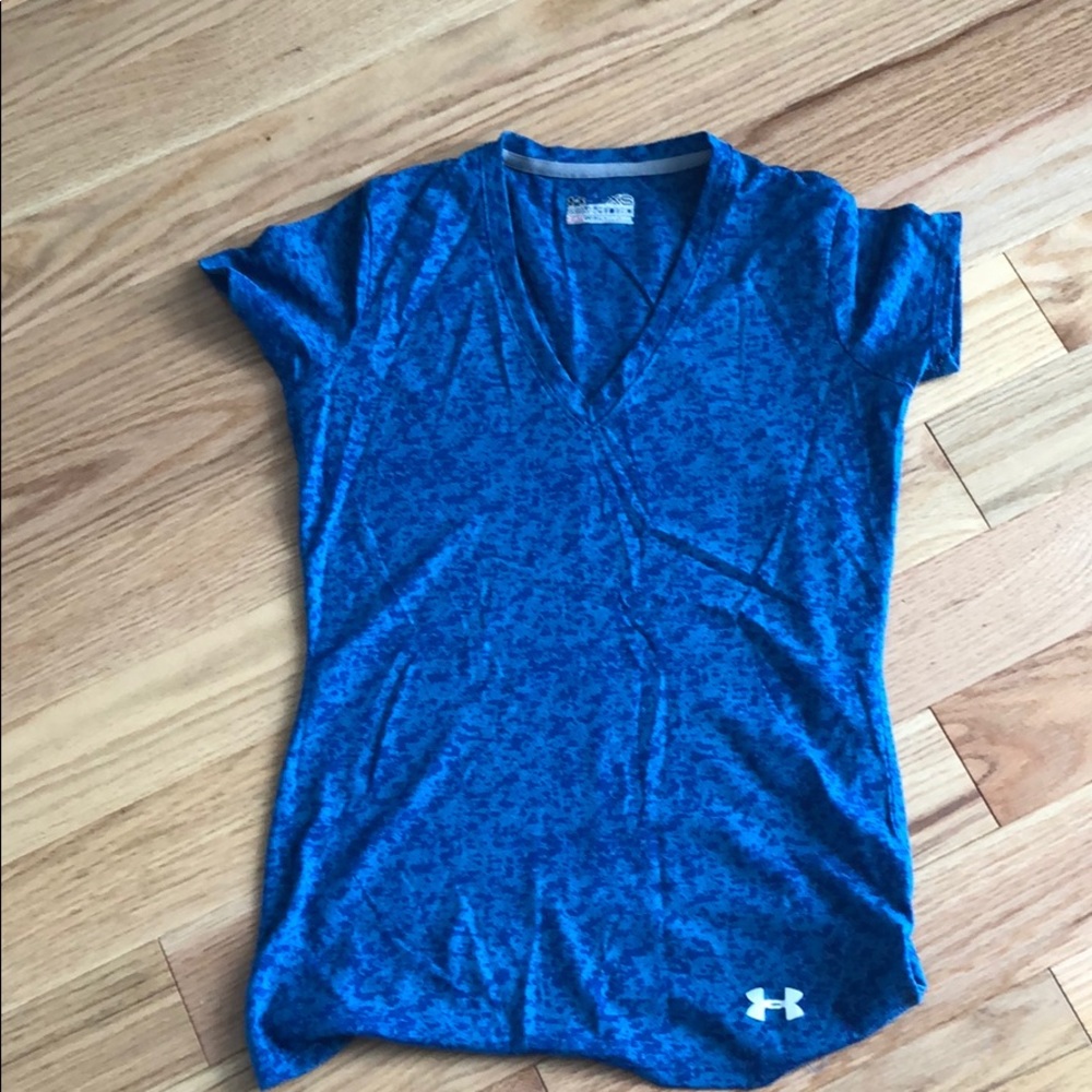 UA Semi Fitted Vneck XS